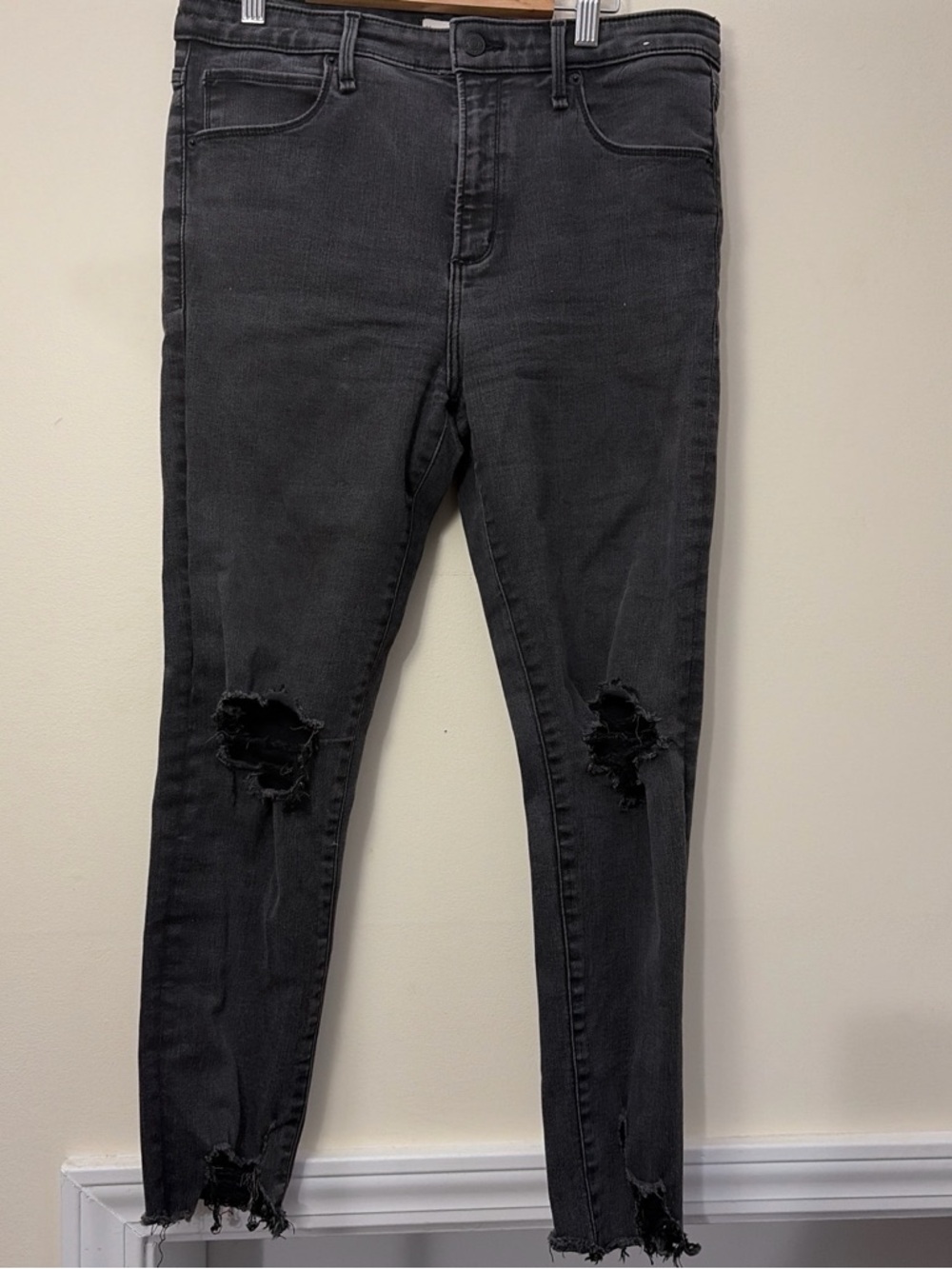 Abercrombie & Fitch Black Distressed Skinny Jeans